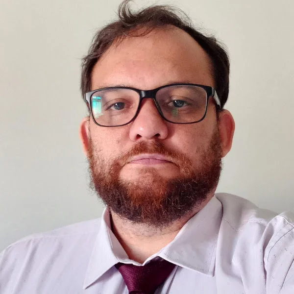 Foto profissional de Wilmar Borges Leal Junior sorrindo